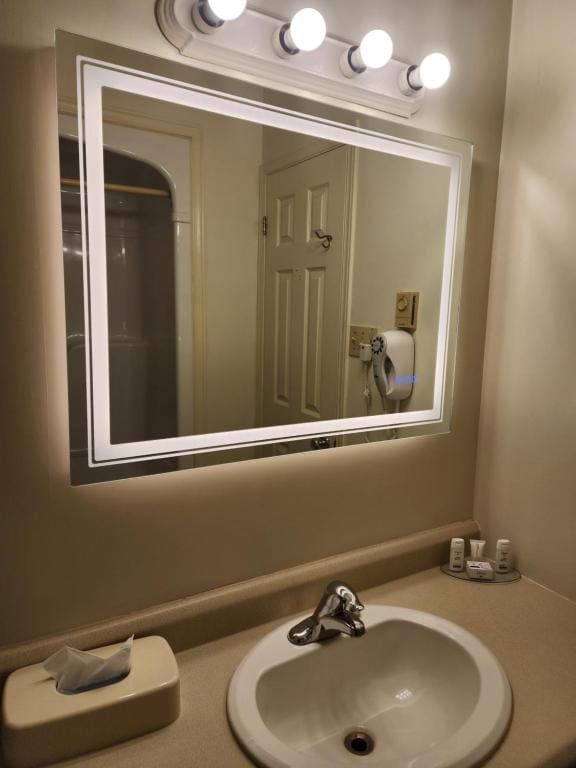 King Room - Non-Smoking room - Image 2