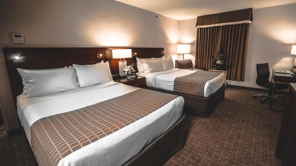 Queen Room with Two Queen Beds and Park View room - Image 2