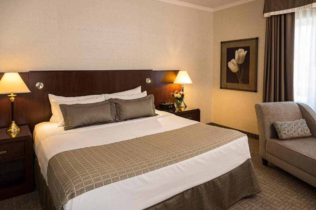 Classic Queen Room room - Image 1