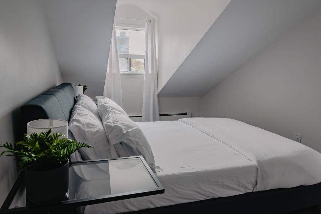 Queen Suite room - Image 2
