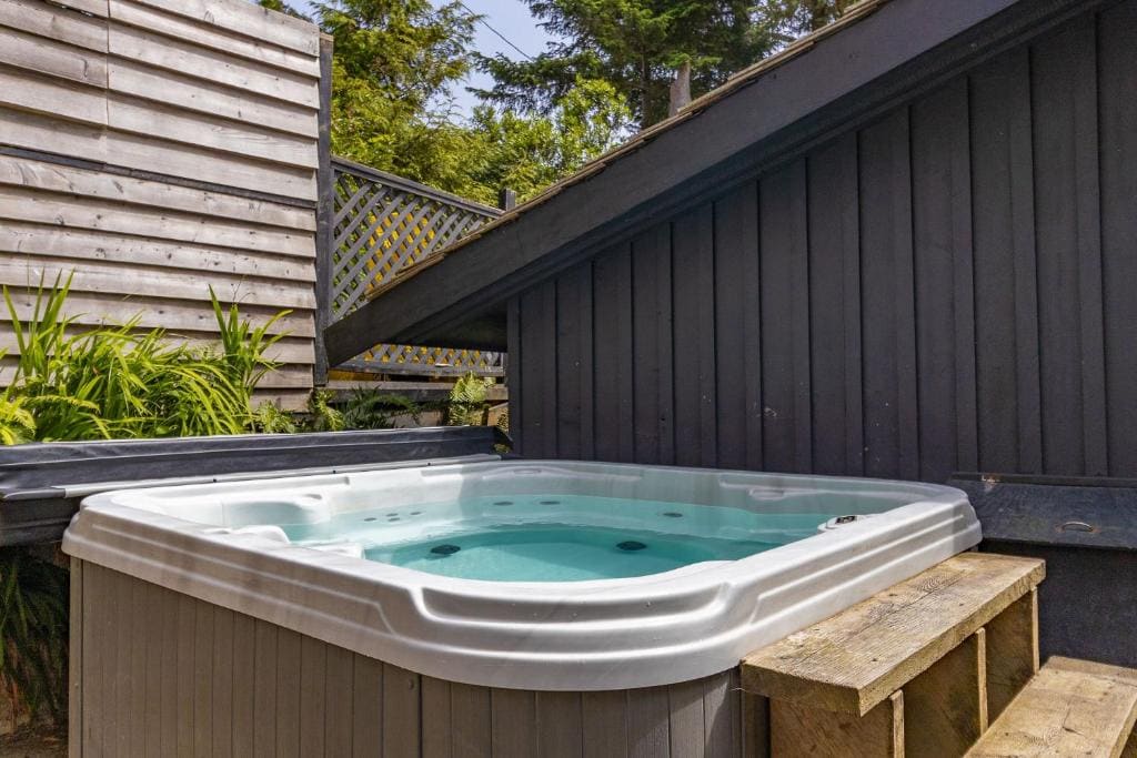 Three-Bedroom Beach Cottage room - Image 1