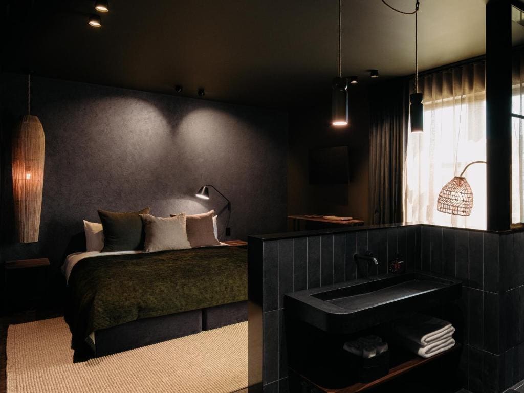 Chambres des maitres room - Image 1