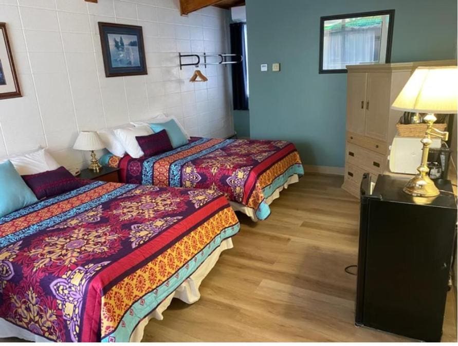 Superior Family Room room - Image 2