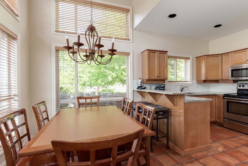 Three-Bedroom Villa, Gardenside room - Image 1