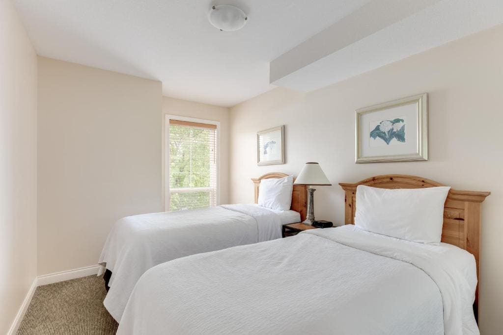 Three-Bedroom Villa, Gardenside room - Image 2
