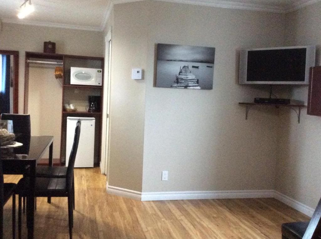 Family Room room - Image 3