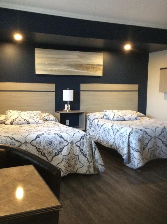 Deluxe Quadruple Room room - Image 1