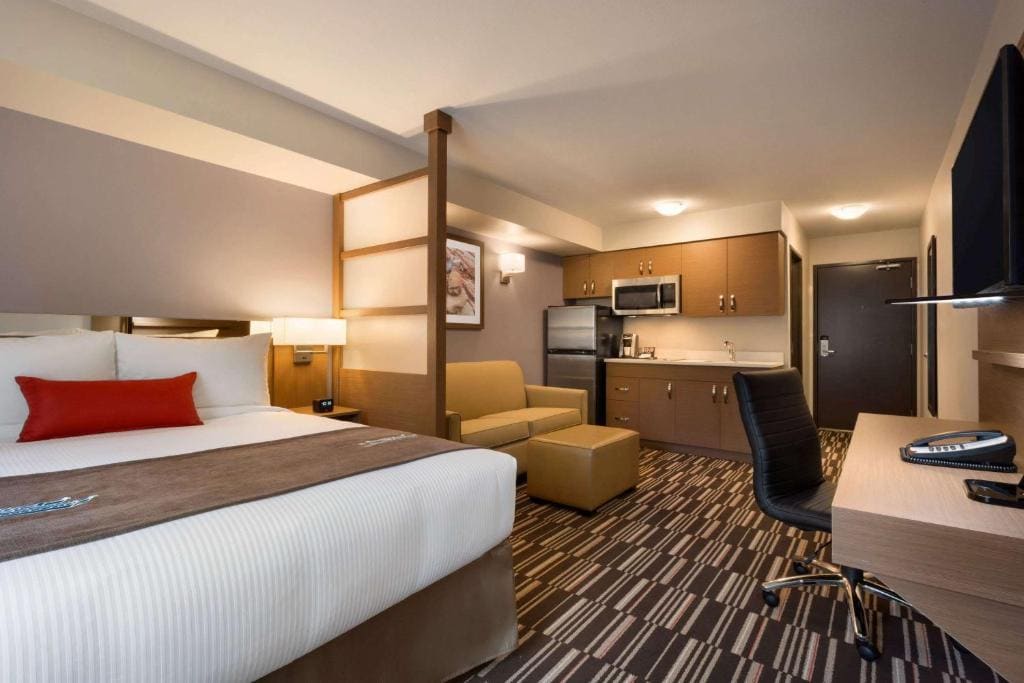 1 Queen Bed, Suite, Kitchenette, Rainforest View, Non-Smoking room - Image 2