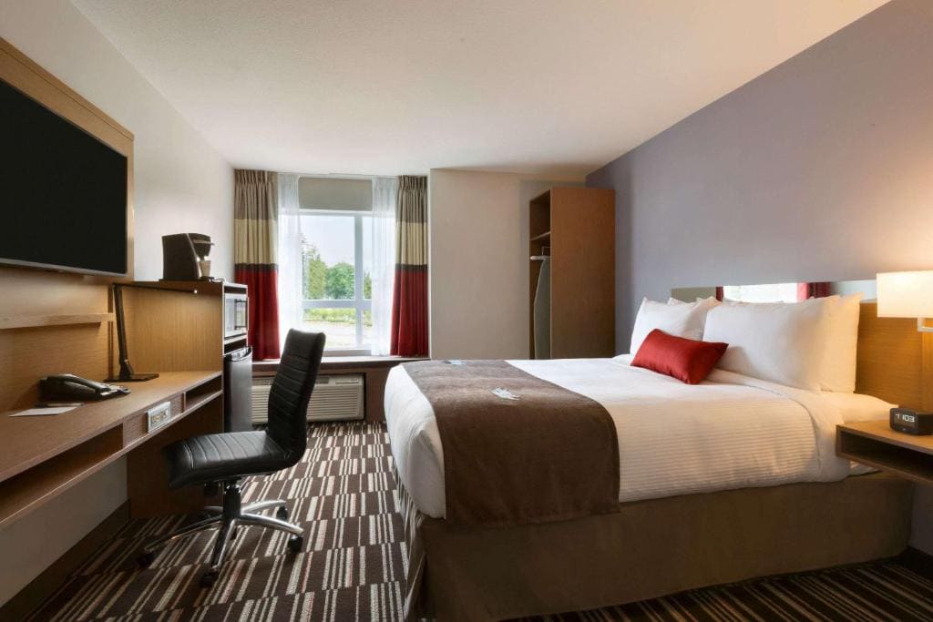 Business Queen Room - Non-Smoking room - Image 1