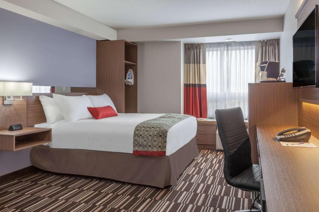 Queen Room - Mobility Access/Non-Smoking room - Image 1