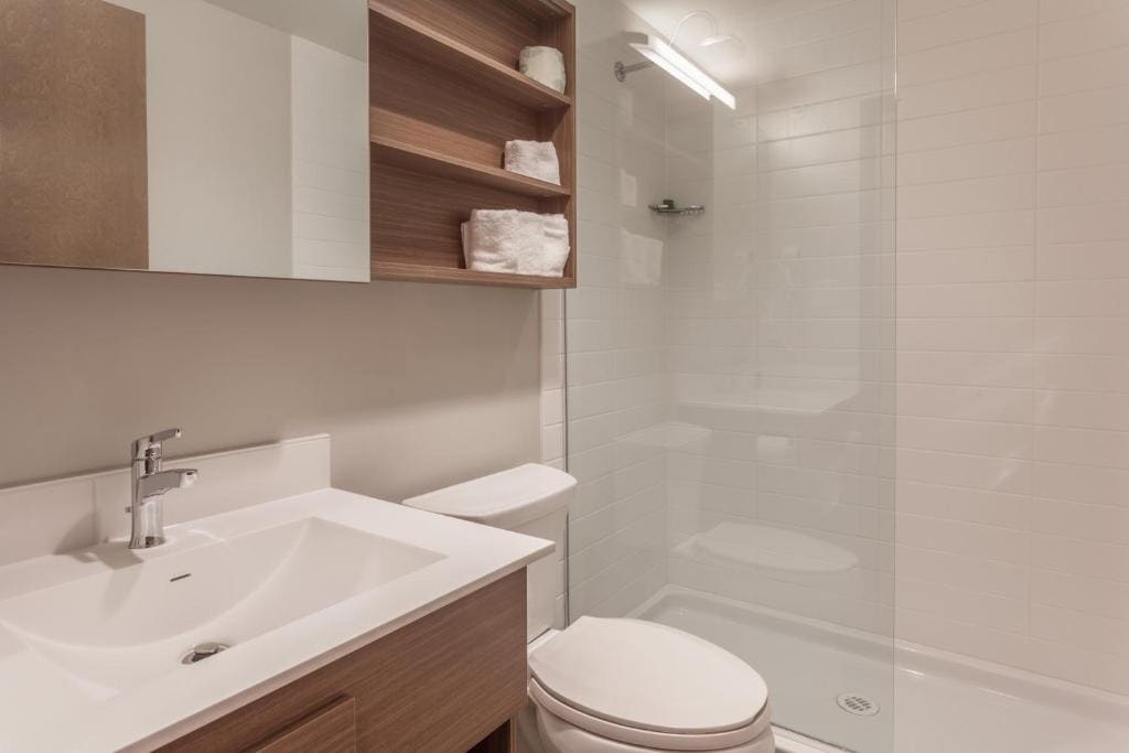 Queen Room with Two Queen Beds - Non-Smoking room - Image 1