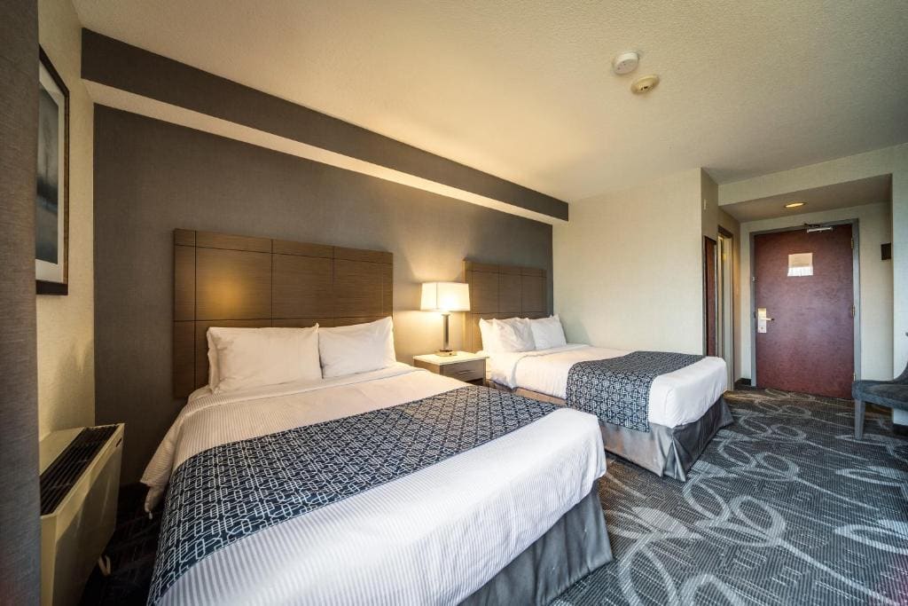Standard Room with Two Queen Beds room - Image 3