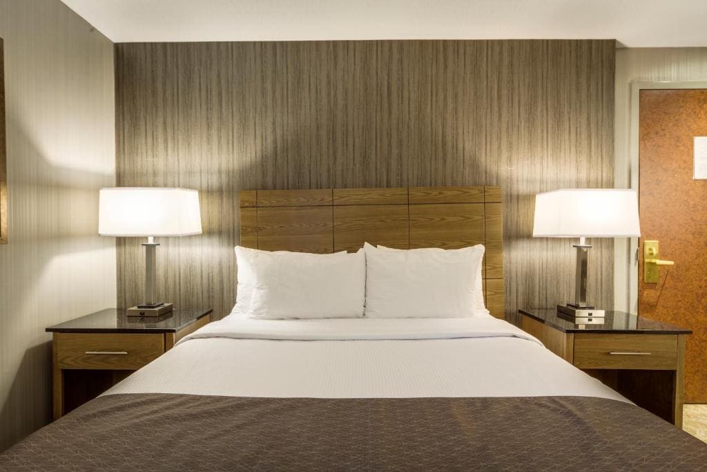 Queen Suite with Jetted Tub room - Image 1