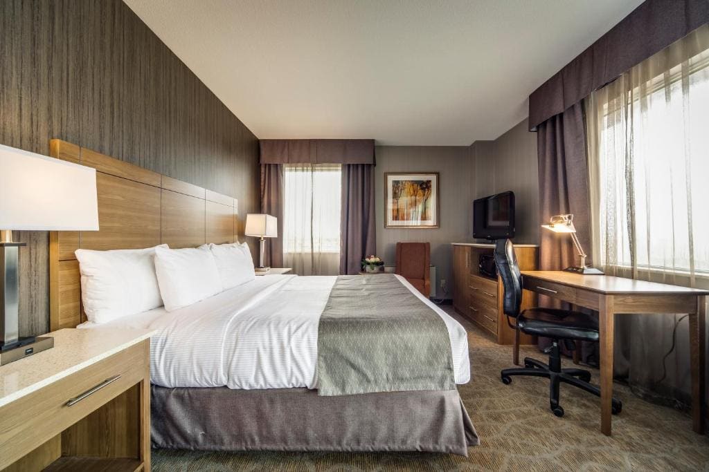 King Suite with Jetted Tub room - Image 1