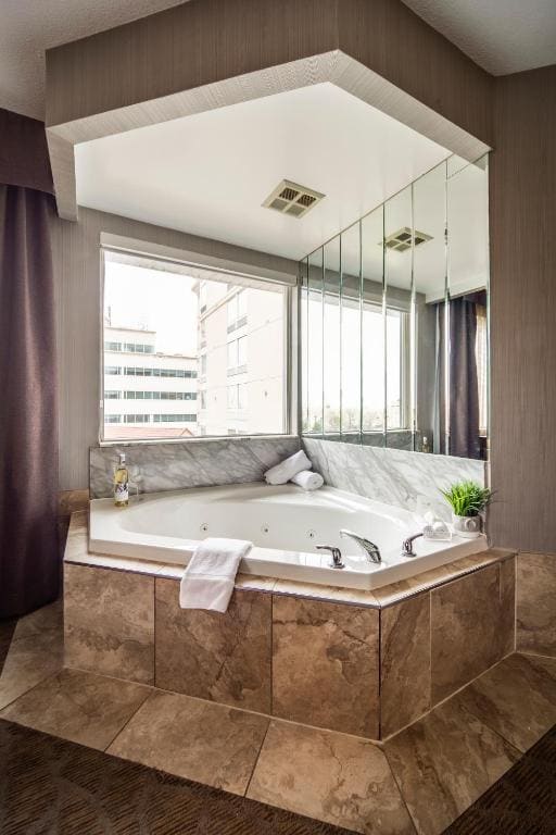 King Suite with Jetted Tub room - Image 3