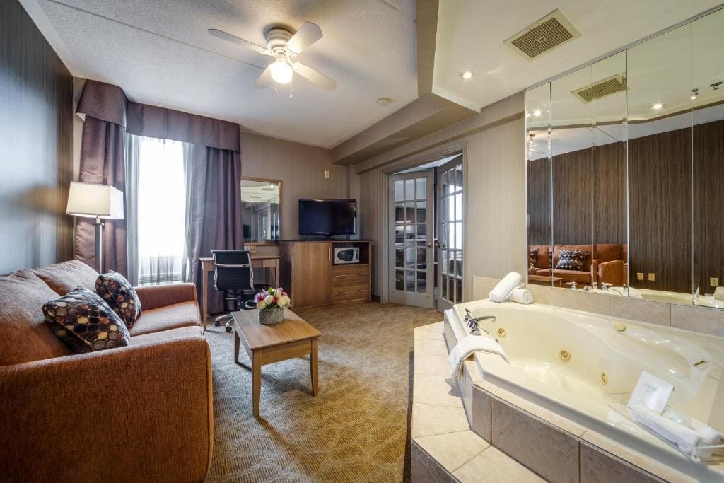 Deluxe King Suite with Jetted Tub and Living Room room - Image 2