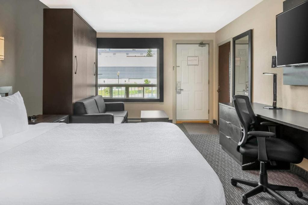 Queen Room with Wallbed - Non Smoking room - Image 3