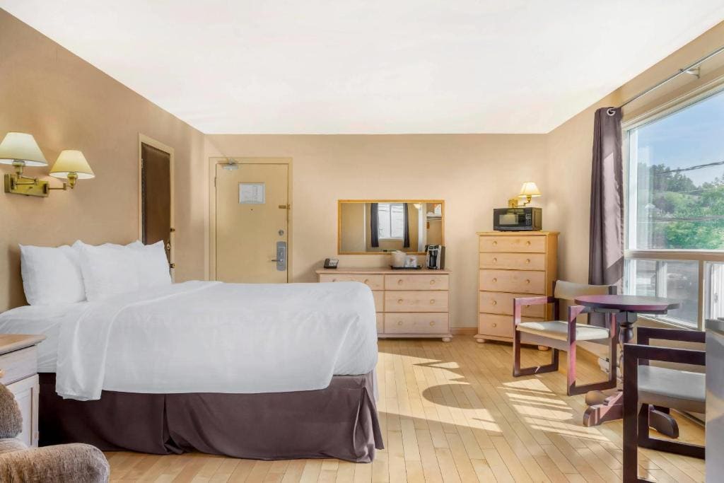 Double Room with Two Double Beds - Non-Smoking room - Image 2