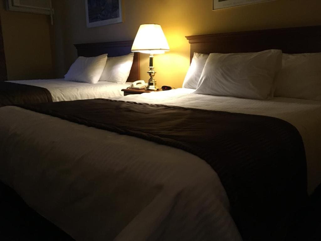 Superior Queen Room with Two Queen Beds room - Image 2