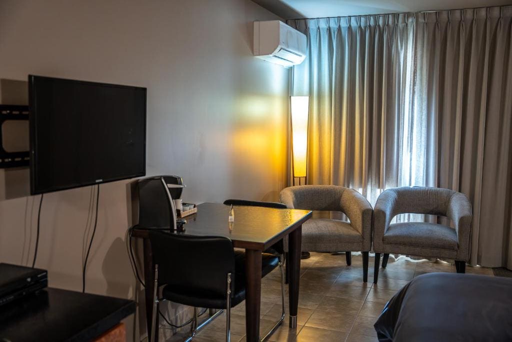 Business Queen Room room - Image 1
