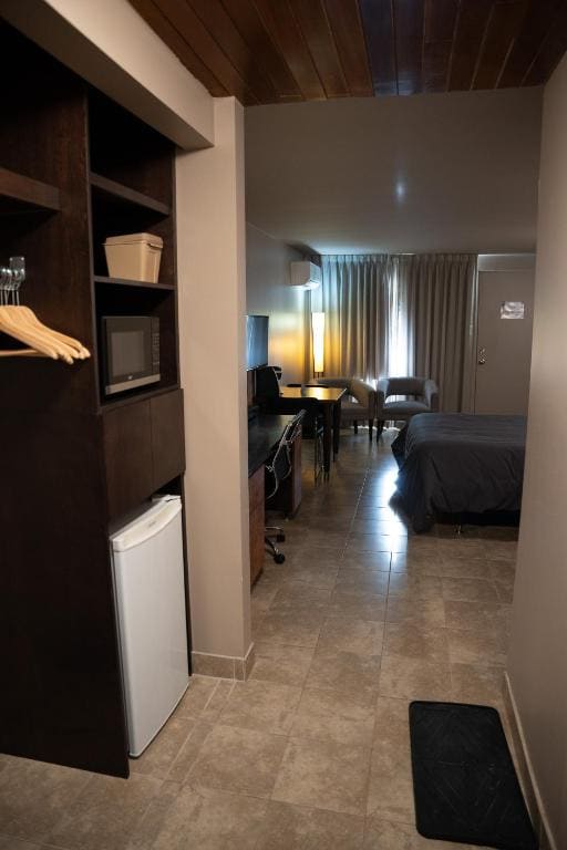 Business Queen Room room - Image 3