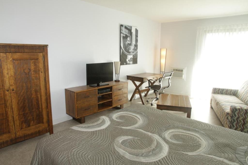 Family Room room - Image 3