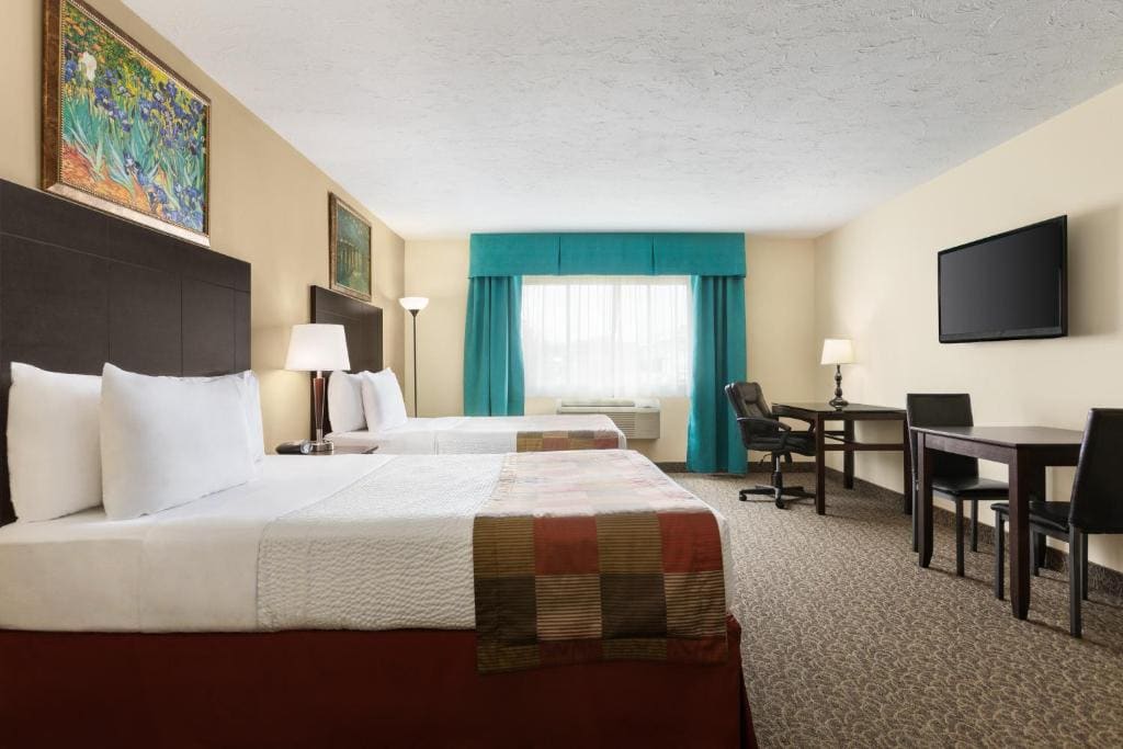 Deluxe Queen Room with Two Queen Beds - Non-Smoking room - Image 1