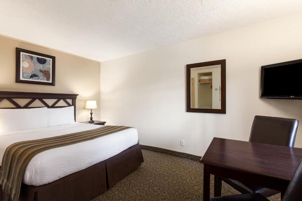 Queen Room - Non-Smoking room - Image 1