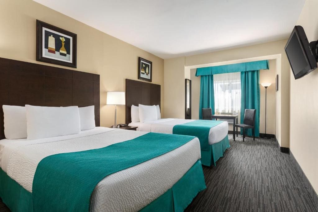 Queen Room with Two Queen Beds - Non-Smoking room - Image 1