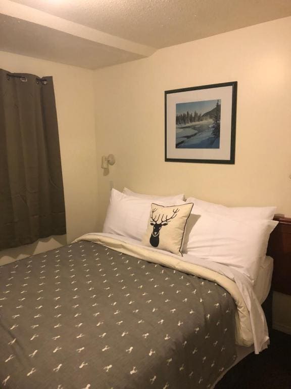 Two-Bedroom Suite with Kitchen room - Image 3