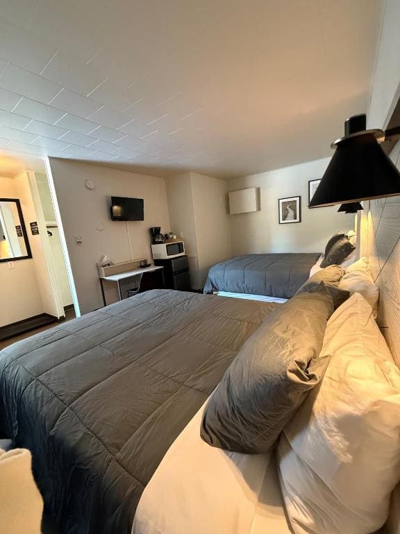 Queen Room with Two Queen Beds room - Image 1