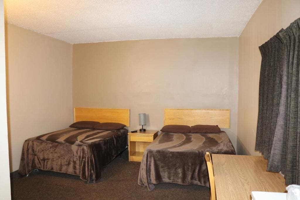 Double Room with Two Double Beds room - Image 2