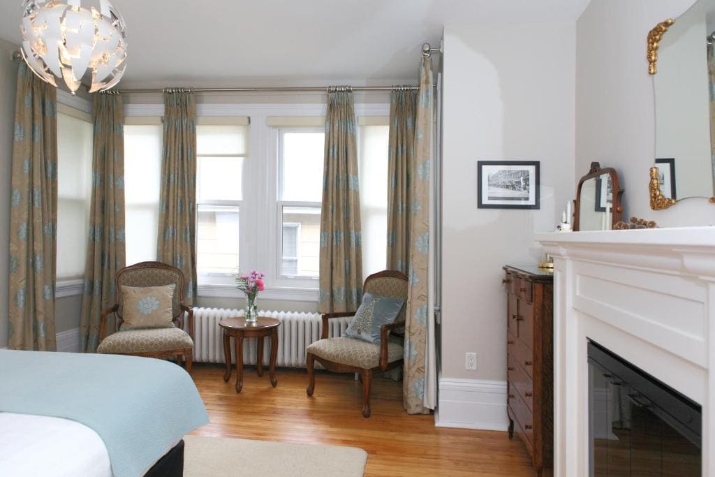King Suite room - Image 2