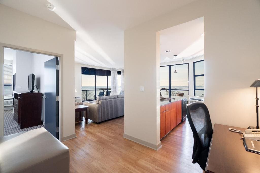 One-Bedroom Suite with Spa Bath room - Image 3