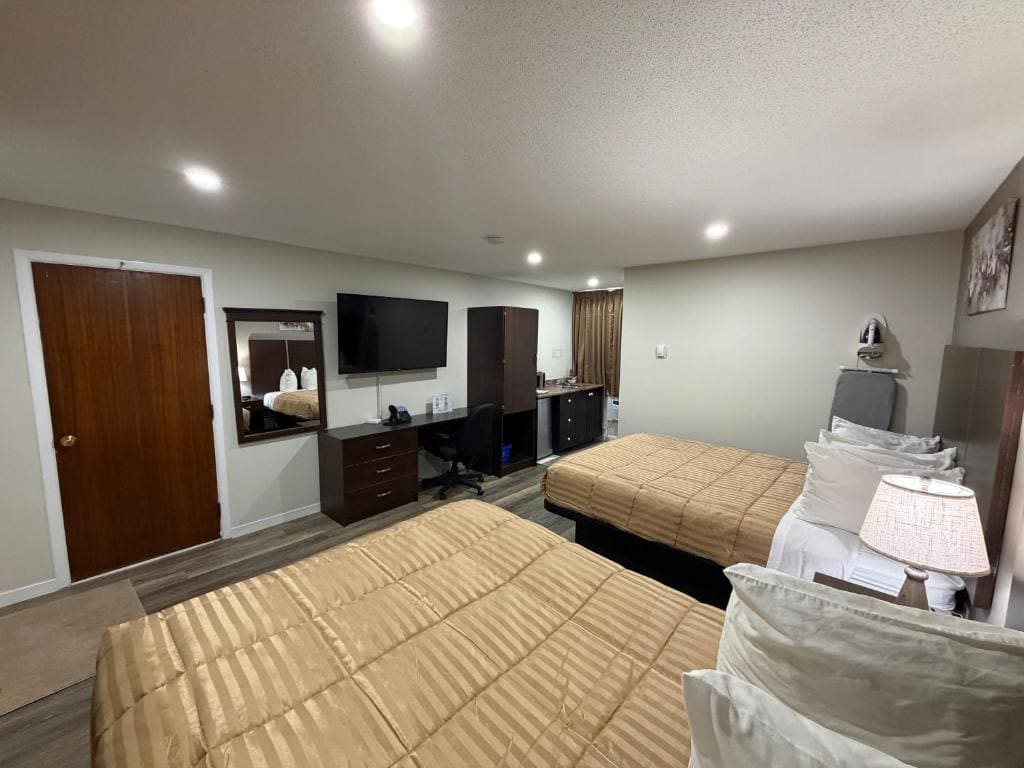 Deluxe Queen Room room - Image 3