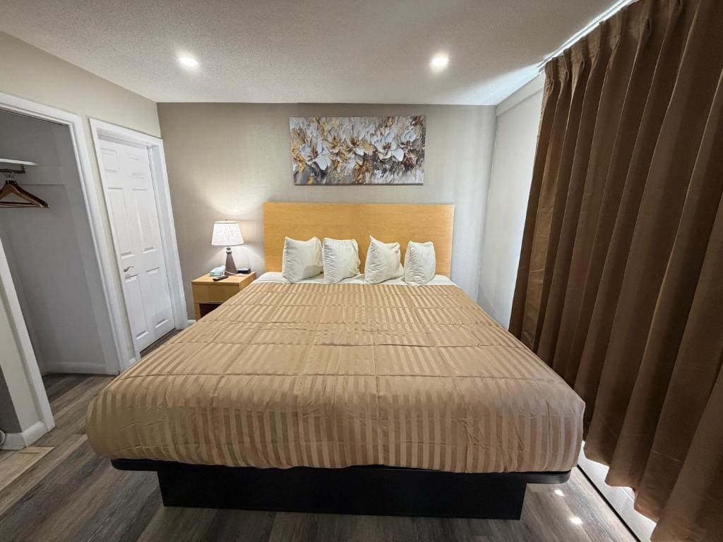 King Studio with Sofa Bed room - Image 2