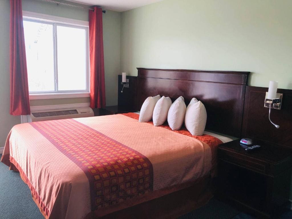 2 Queen Beds Suite with Kitchen and Kitchenette room - Image 1