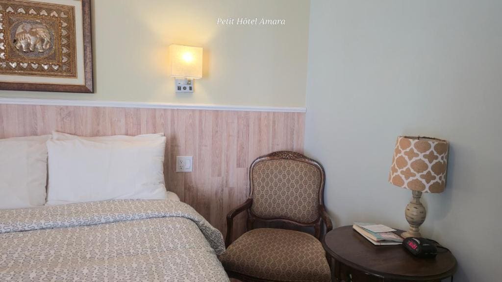 Queen Room with Balcony room - Image 2