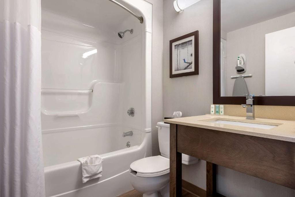 Queen Room - Non-Smoking room - Image 2