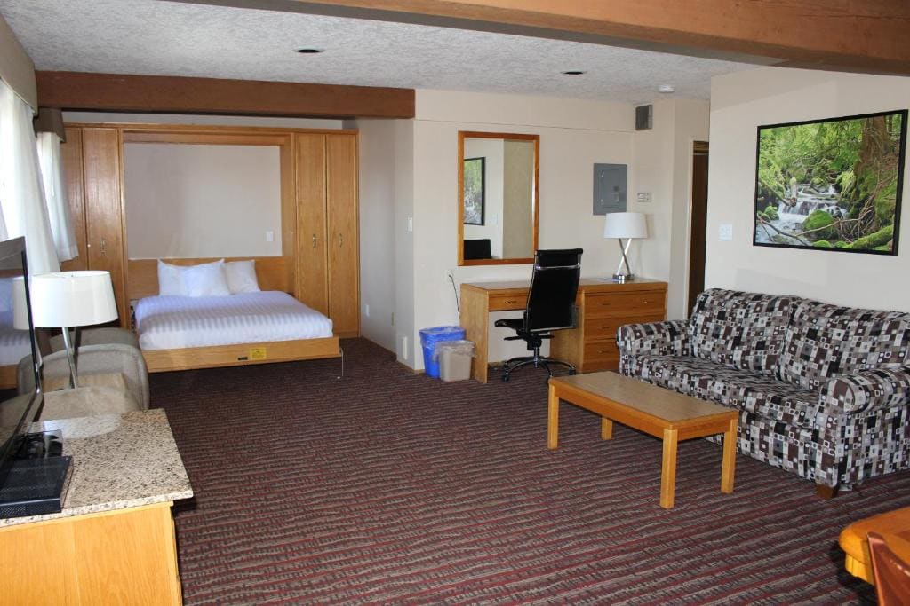 Two - Bedroom Suite - Non-Smoking room - Image 3