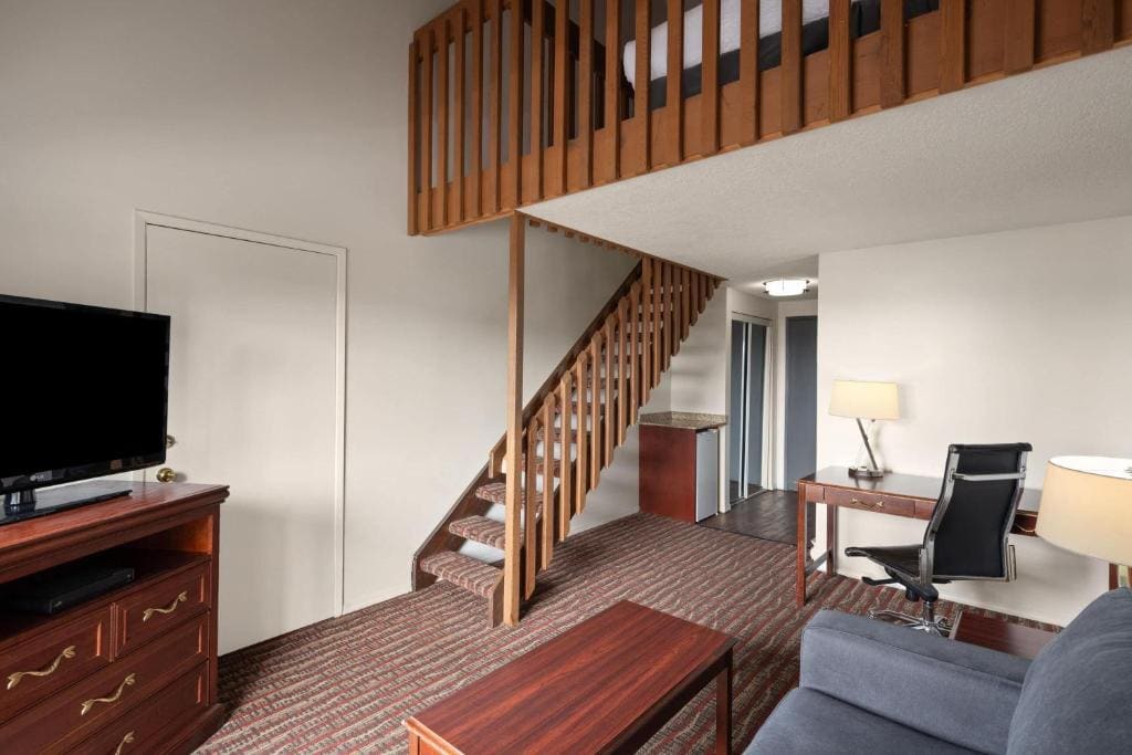 Queen StudioSuite with Two Queen Beds and Ocean View - Non-Smoking room - Image 3