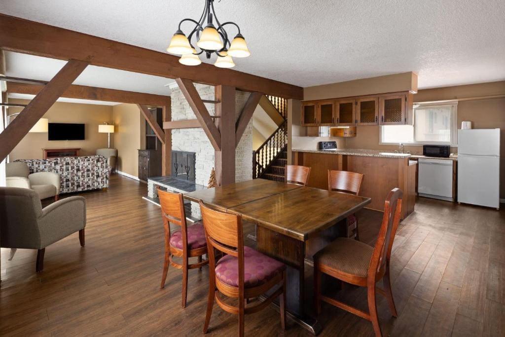 Three-Bedroom Queen Suite with Ocean View - Non-Smoking room - Image 1