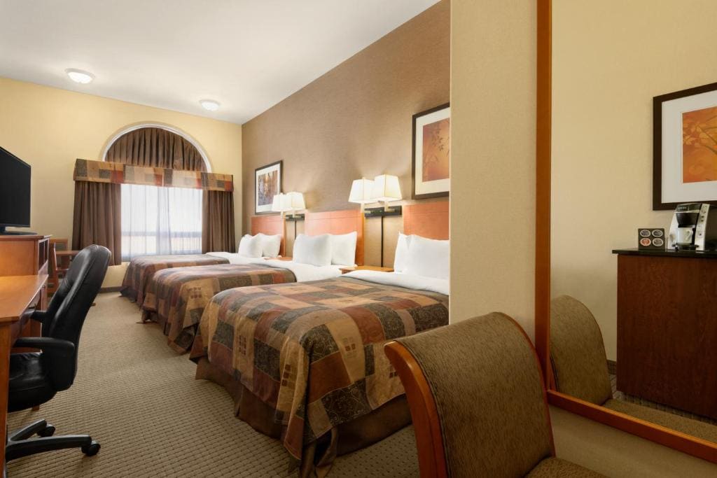 Superior Room with Three Double Beds - Non-Smoking room - Image 1