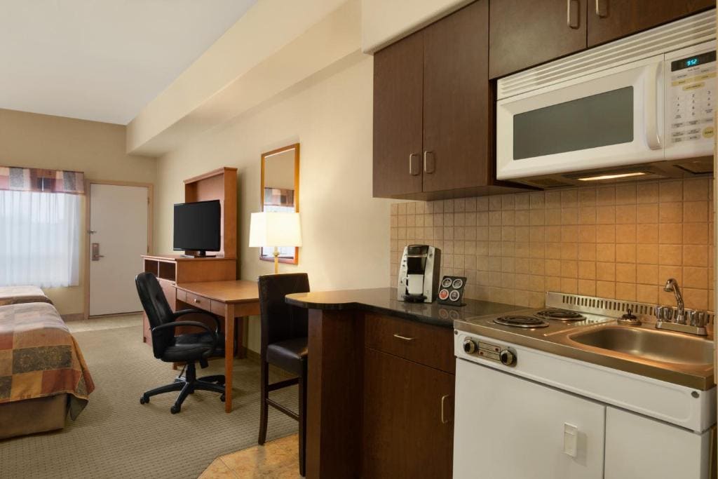 Deluxe Queen Studio with Two Queen Beds - Non-Smoking room - Image 1