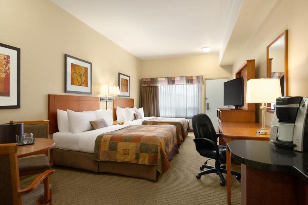 Deluxe Queen Studio with Two Queen Beds - Non-Smoking room - Image 2