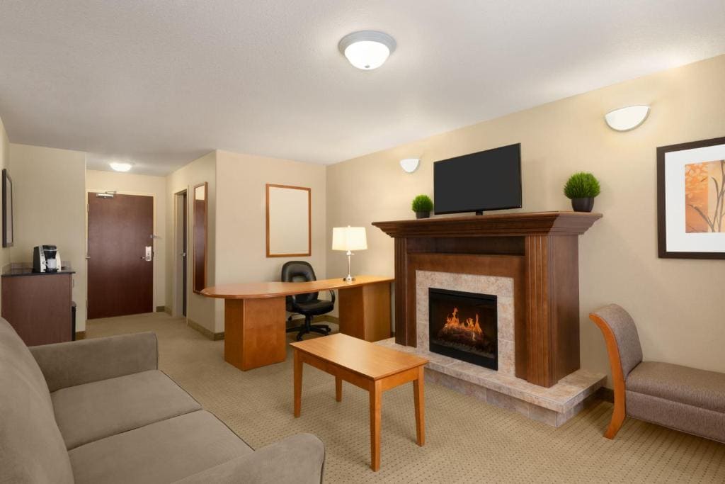 Deluxe King Suite room - Image 2