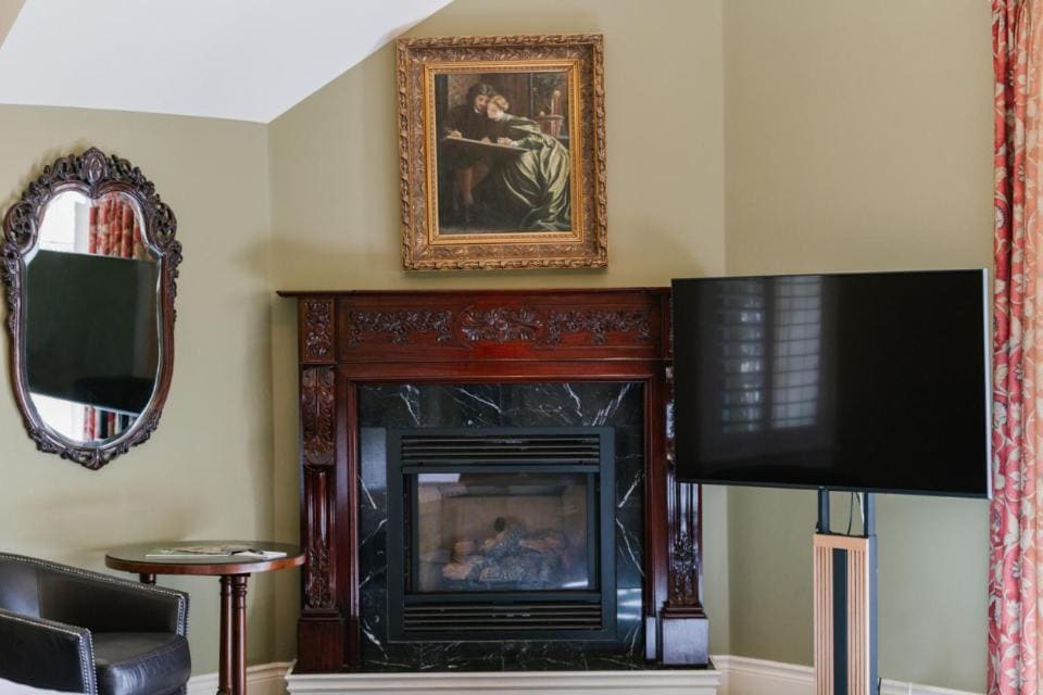 Deluxe King Room room - Image 2