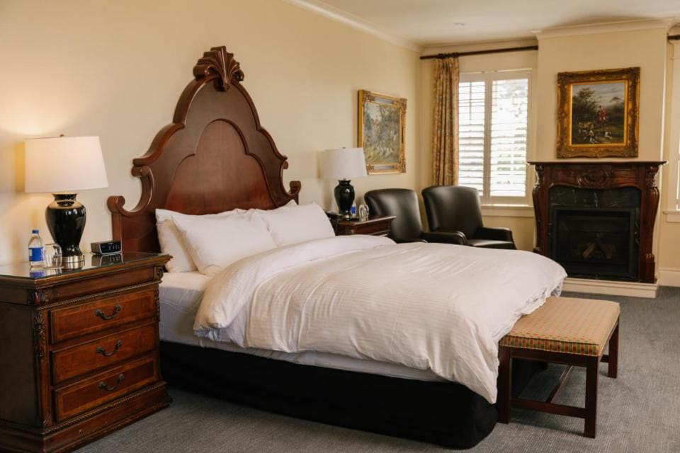 Superior Room, 1 King Bed room - Image 2
