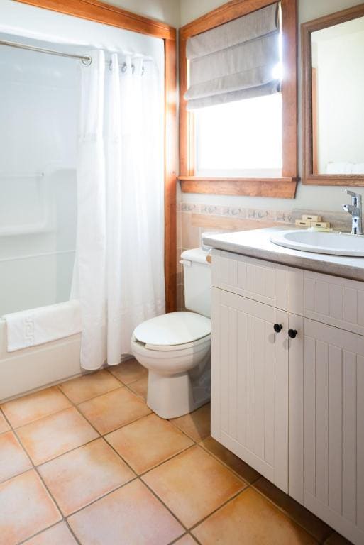 One-Bedroom Cottage with Two Queen Beds room - Image 2