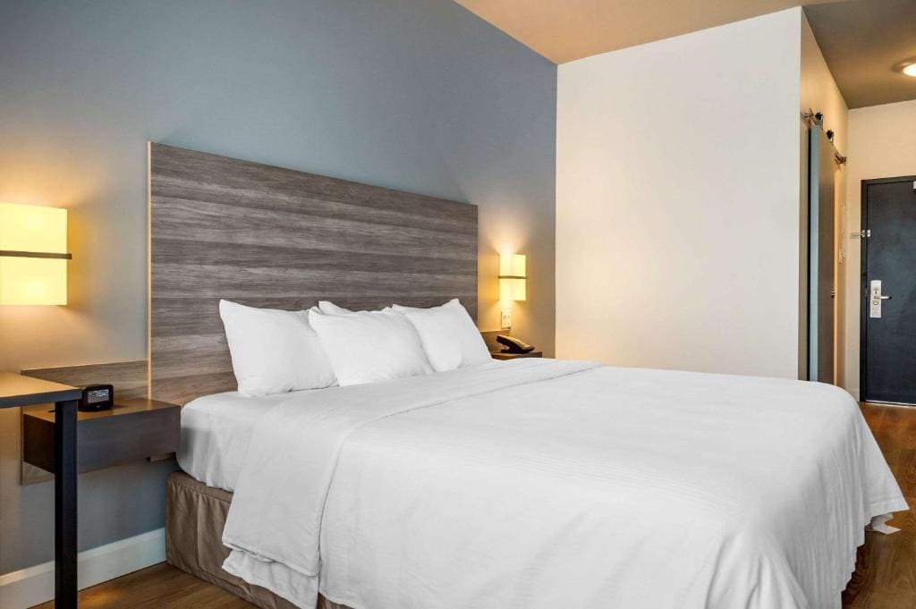 Standard King Room - Non-Smoking room - Image 3